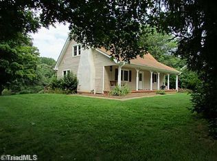 5291 Crown Point Dr, Tobaccoville, NC 27050