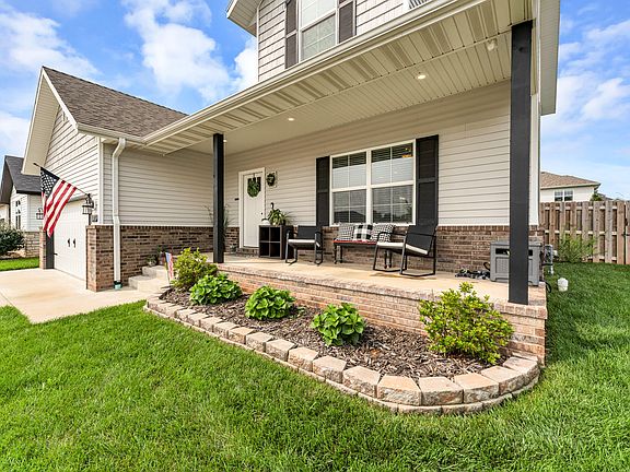 2nd image of 841 E Acacia Lane