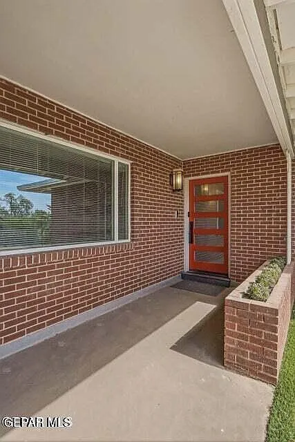 4 bed, 3.0 bath, 2075 sqft, $3,000 — Photo 2
