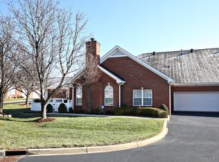 8218 Saint Andrews Village Dr, Louisville, KY 40241