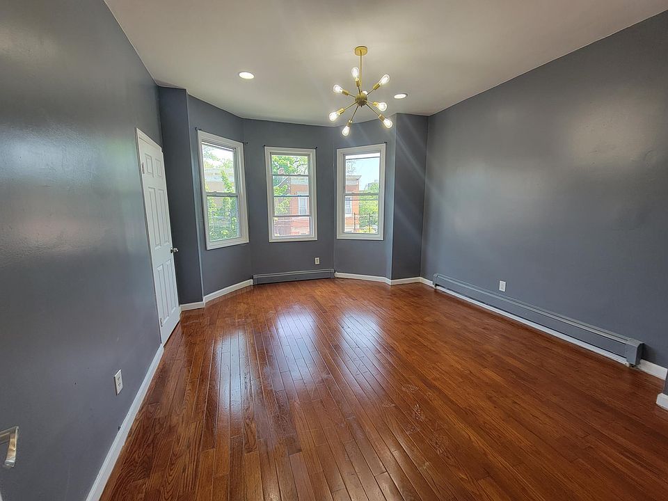2nd image of 236 Roseville Ave #2