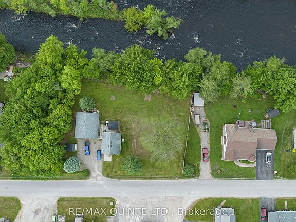 4th image of 210 Alexander St