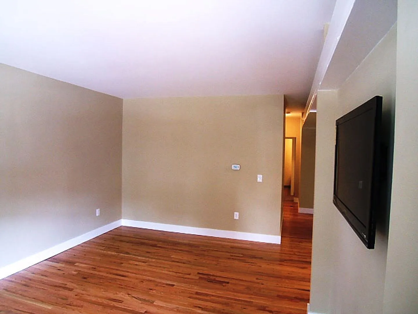3 bed, 1.0 bath, $2,255 — Photo 3