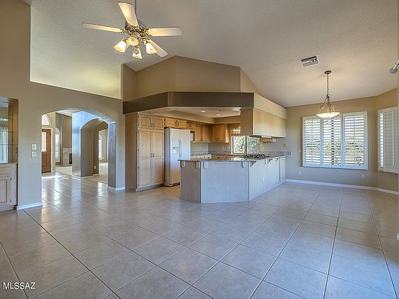 5th image of 65440 E Rolling Hills Dr
