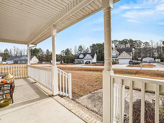 4th image of 831 Raspberry Rd