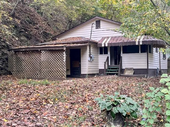 133 Coal Valley Rd, Clairton, PA 15025