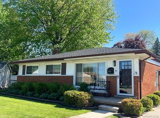 32556 James St, Garden City, MI 48135