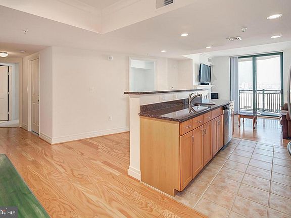 4th image of 414 Water St Unit 2109