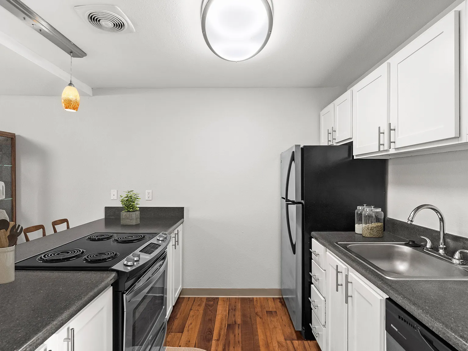The Aviator Apartments — Photo 2