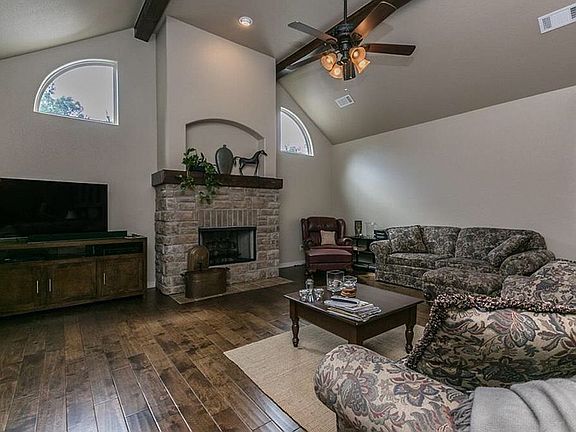 2nd image of 7 Constance Cir