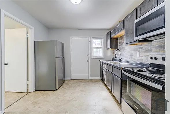 3 bed, 840 sqft, $1,650 — Photo 2