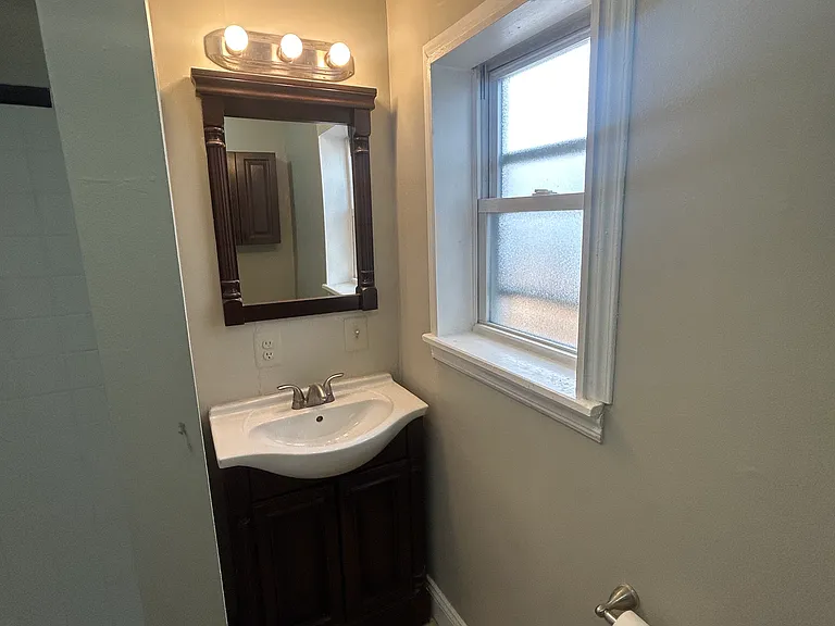 402 Lyceum Ave #A — Photo 11