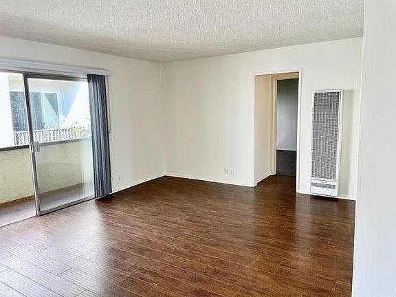 5th image of 1627 Granville Ave #4A