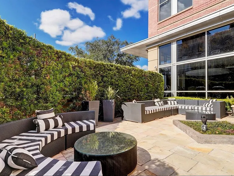 1901 Post Oak Blvd #2402 — Photo 16