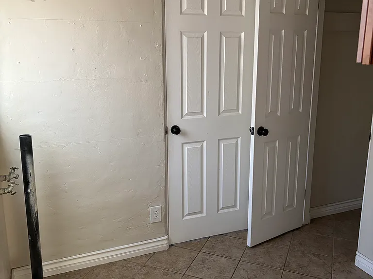 448 Coffee Rd — Photo 9