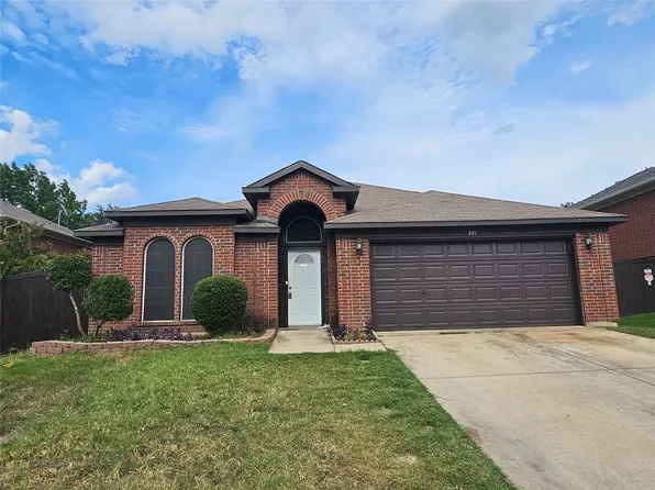921 Santa Fe Dr, Saginaw, TX 76131