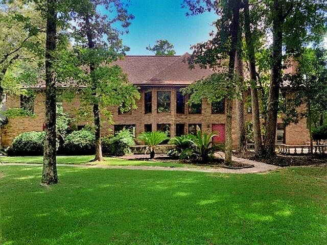 Custom Built house has amazing features througout