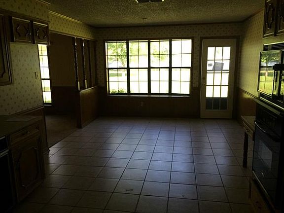 4th image of 712 Oden Dr