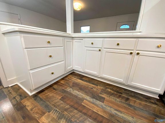 4th image of 917 Speake Rd NW