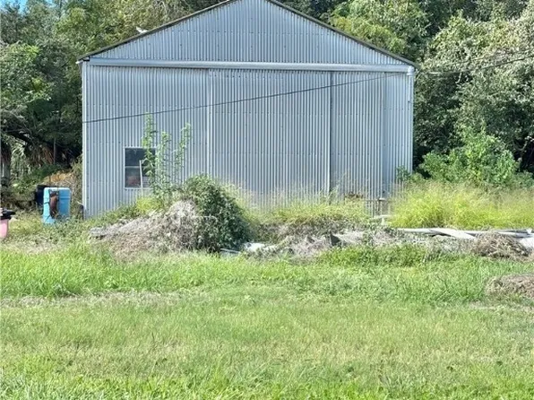 205 N 7th St, Port O Connor, TX 77982