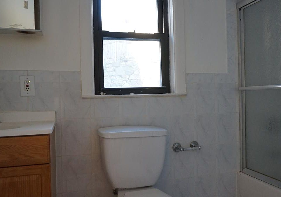 2nd image of 2 Morningside Ave APT 1R