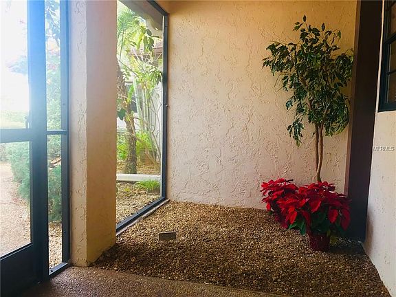 4th image of 861 Country Club Cir #41