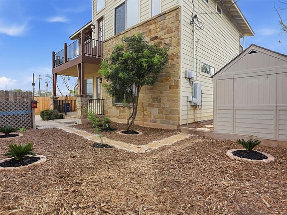 3rd image of 1185 Springdale Rd