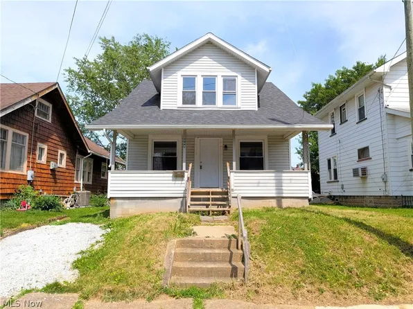 864 10th St NE, Massillon, OH 44646