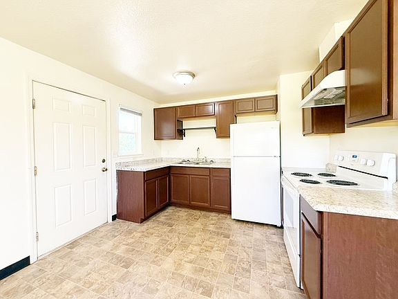 5th image of 2860 Hemlock St APT B