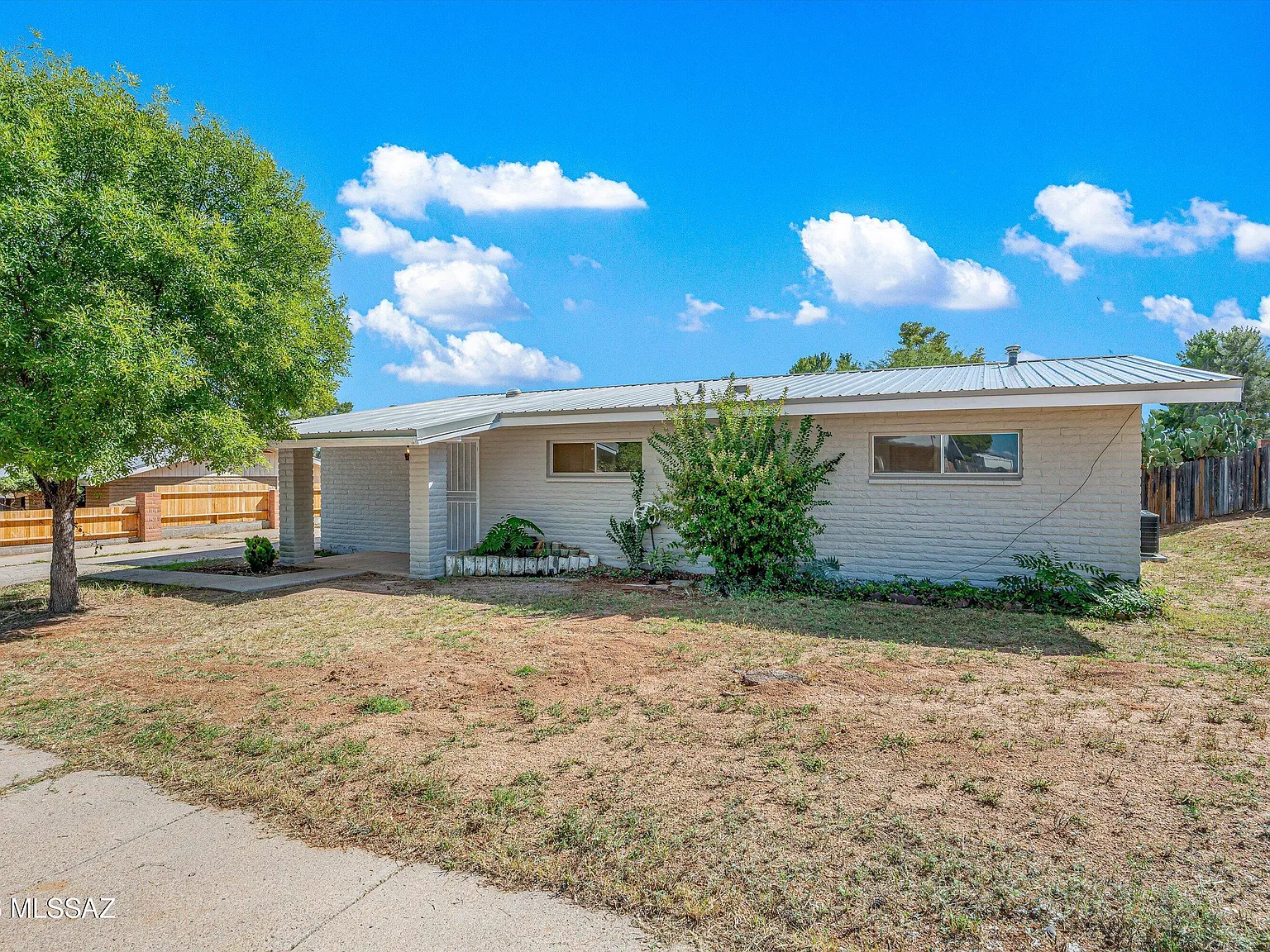 4 bed, 2.0 bath, 2116 sqft, $1,325 — Photo 2