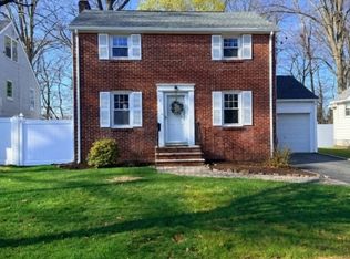 11 Monroe Ave, Roseland Boro, NJ 07068