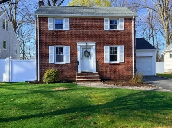 11 Monroe Ave, Roseland Boro, NJ 07068