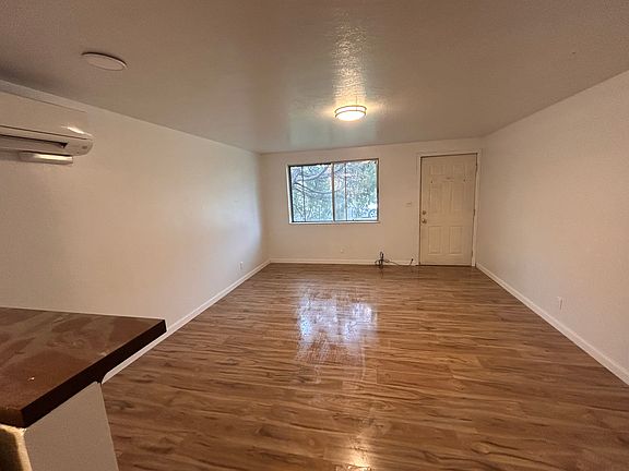 2nd image of 903 Glendale Ave #B
