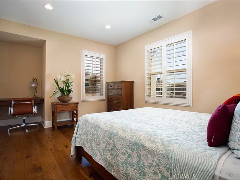 4731 Oceanridge Dr — Photo 16