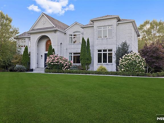 2nd image of 417 Route 9w