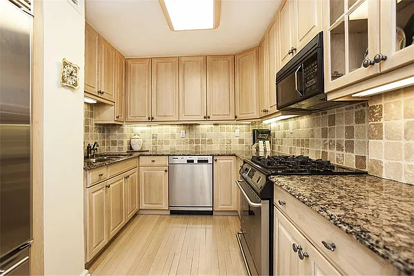 Sold by R New York | media 38