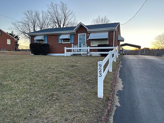 2nd image of 923 Emerald Dr