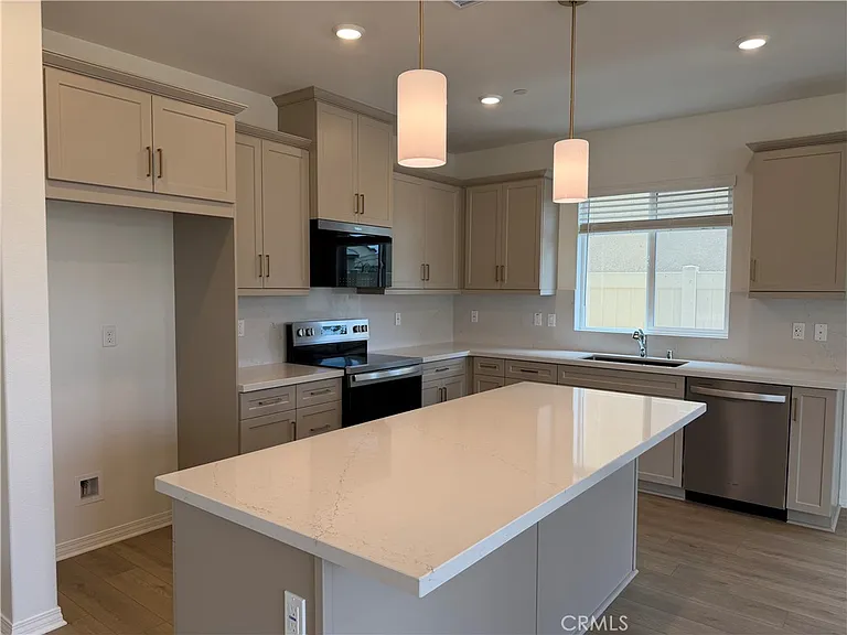 9707 Babaco St — Photo 11