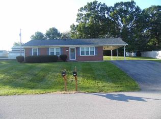 2275 Glade Dr, Christiansburg, VA 24073