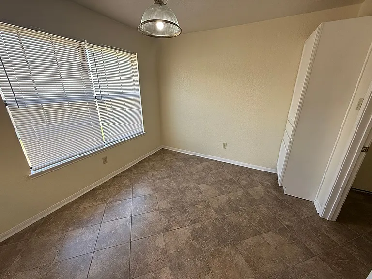 1815 Diana Ln — Photo 11