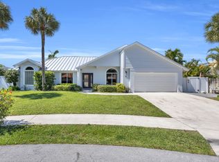 11 Hemlock Ln, Tequesta, FL 33469