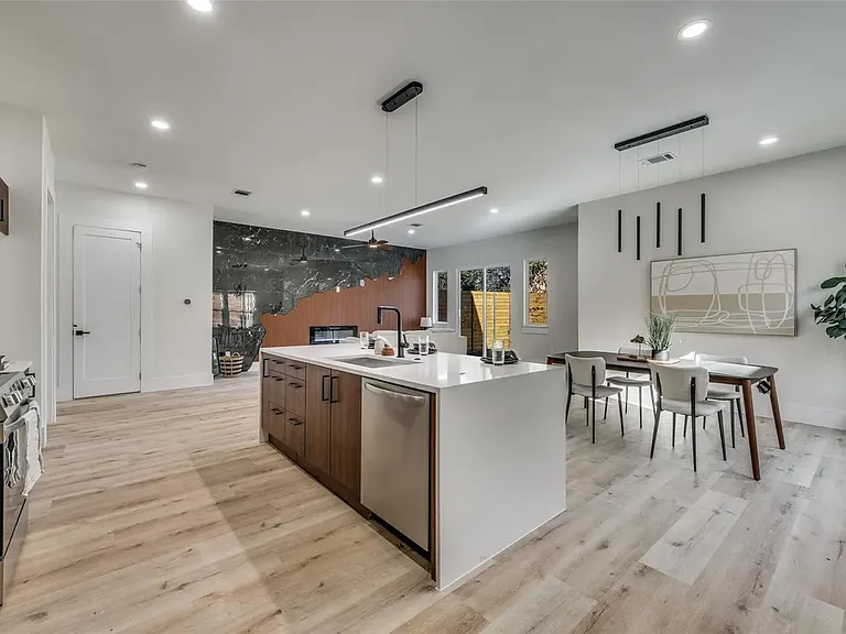 3434 Navaro St — Photo 22