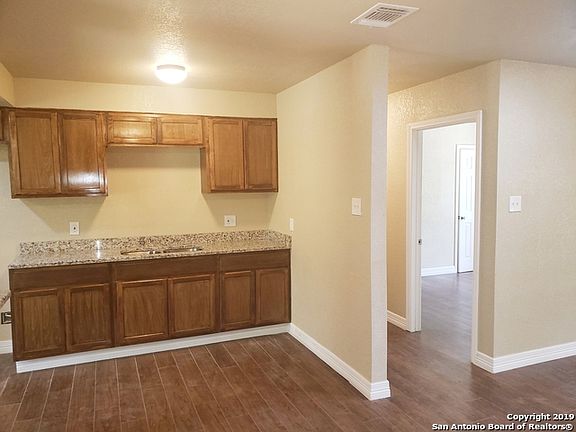 5th image of 219 Ryan Dr