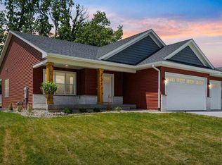 1256 Sand Prairie Dr, Iowacity, IA 52240