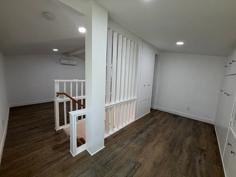 13950 Hesperia Rd #1B — Photo 10