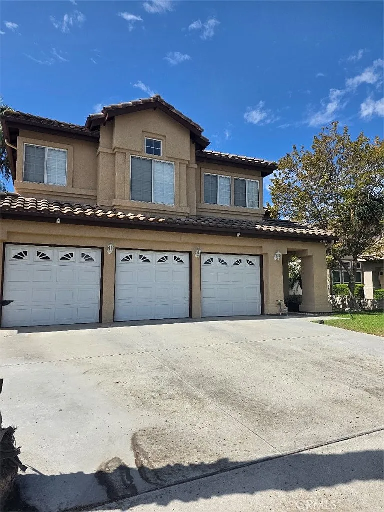 5 bed, 2650 sqft, $3,950 — Photo 1