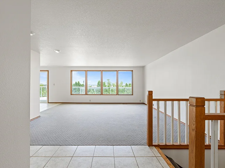 212 Edgewood Dr — Photo 4