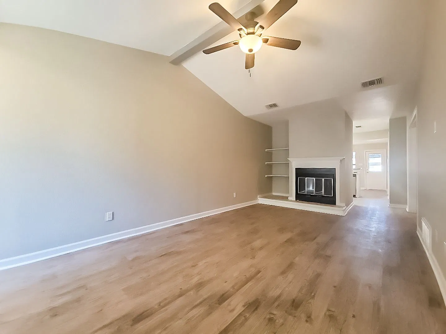 Charming 2-Bedroom, 2-Bath Townhome in the Heart of the Mid-Cities! — Photo 4