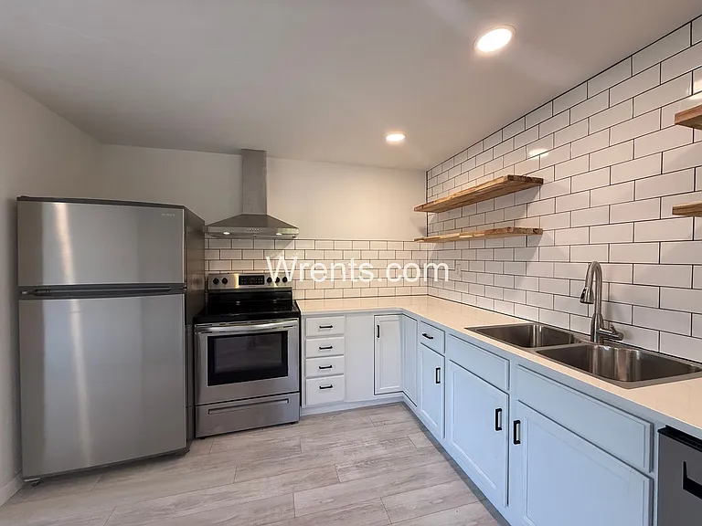 571 E Fairview Ave — Photo 5