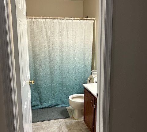Common full bathroom with shower tub